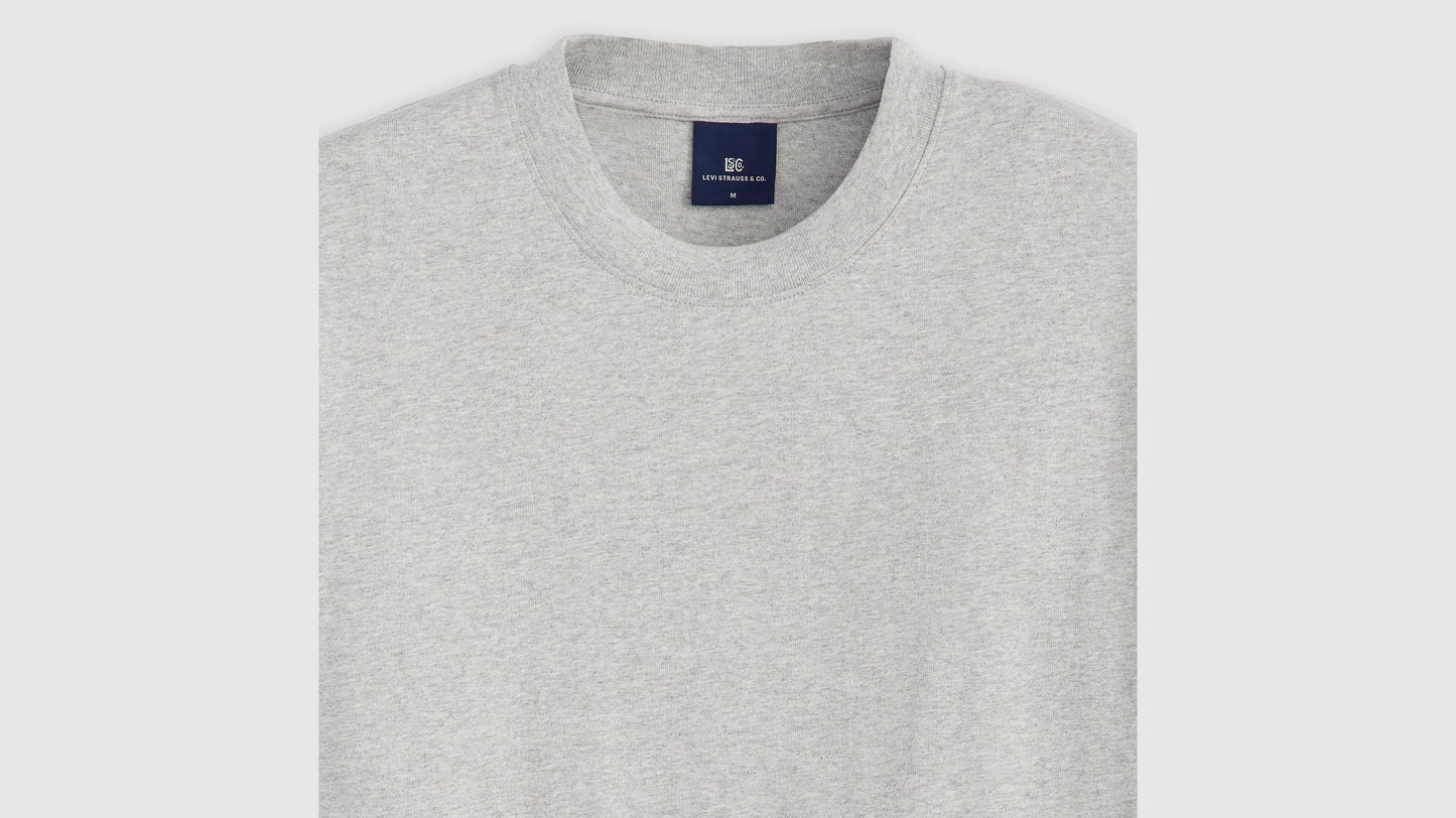 Close-up of light grey Levi's t-shirt collar