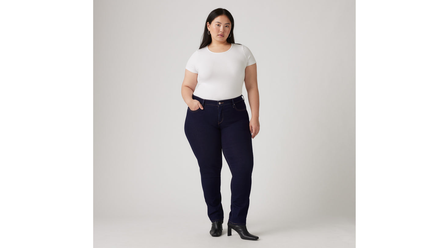 Levi's dark indigo plus-size jeans with white tee