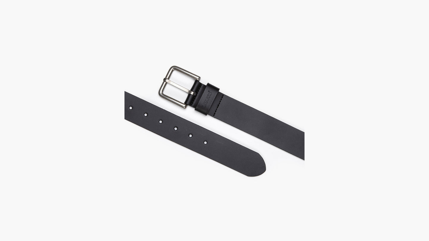 Angled shot of black Levi’s belt with square buckle and logo detail