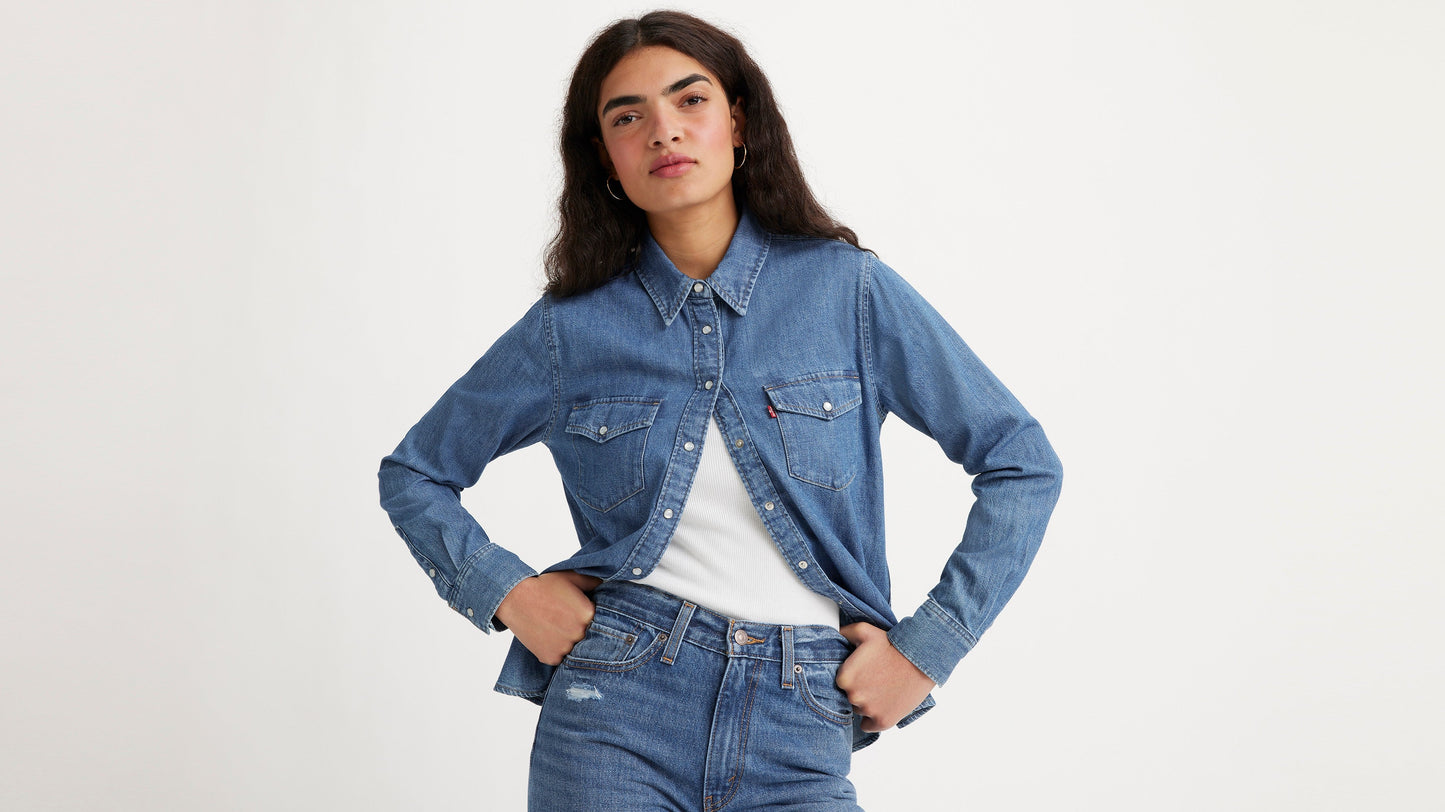 Levi’s Women’s Iconic Western Shirt, On‑Model Detail Angle