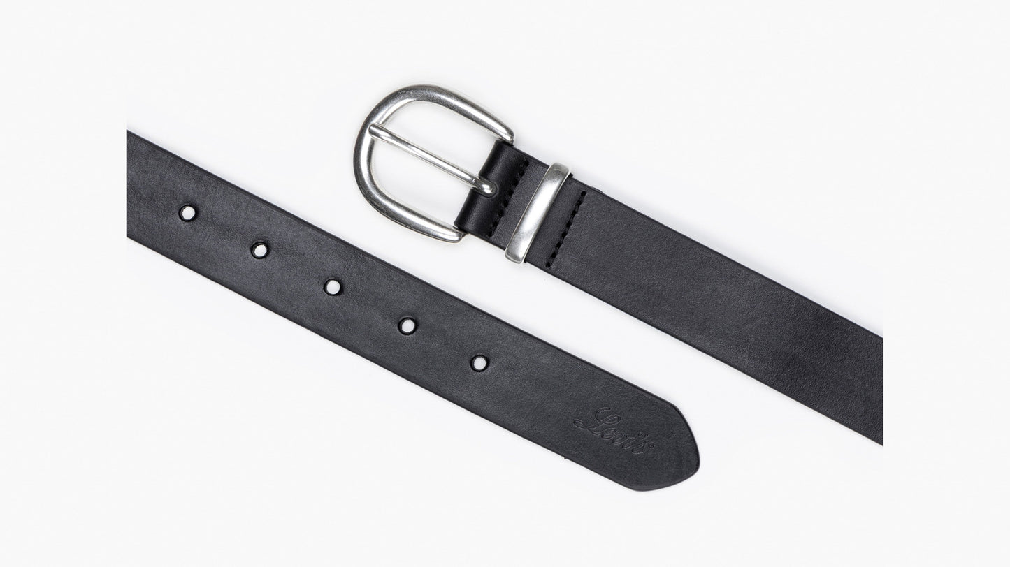 Close-up of black Levi's women's Phoebe belt