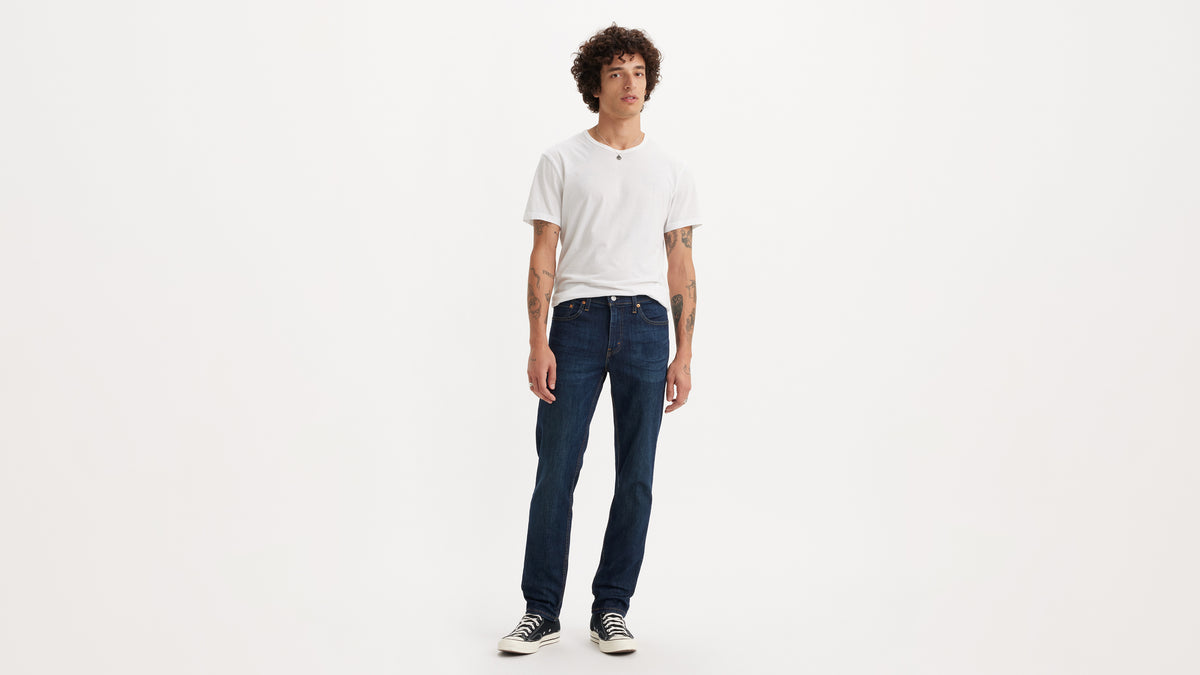 Man in Levi's dark blue slim-fit jeans and white tee