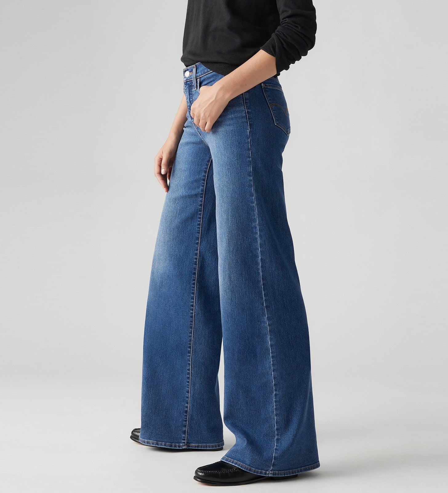 Main 5 - Levi's® Women's 318 Shaping Wide Leg Jeans - 001PZ0001