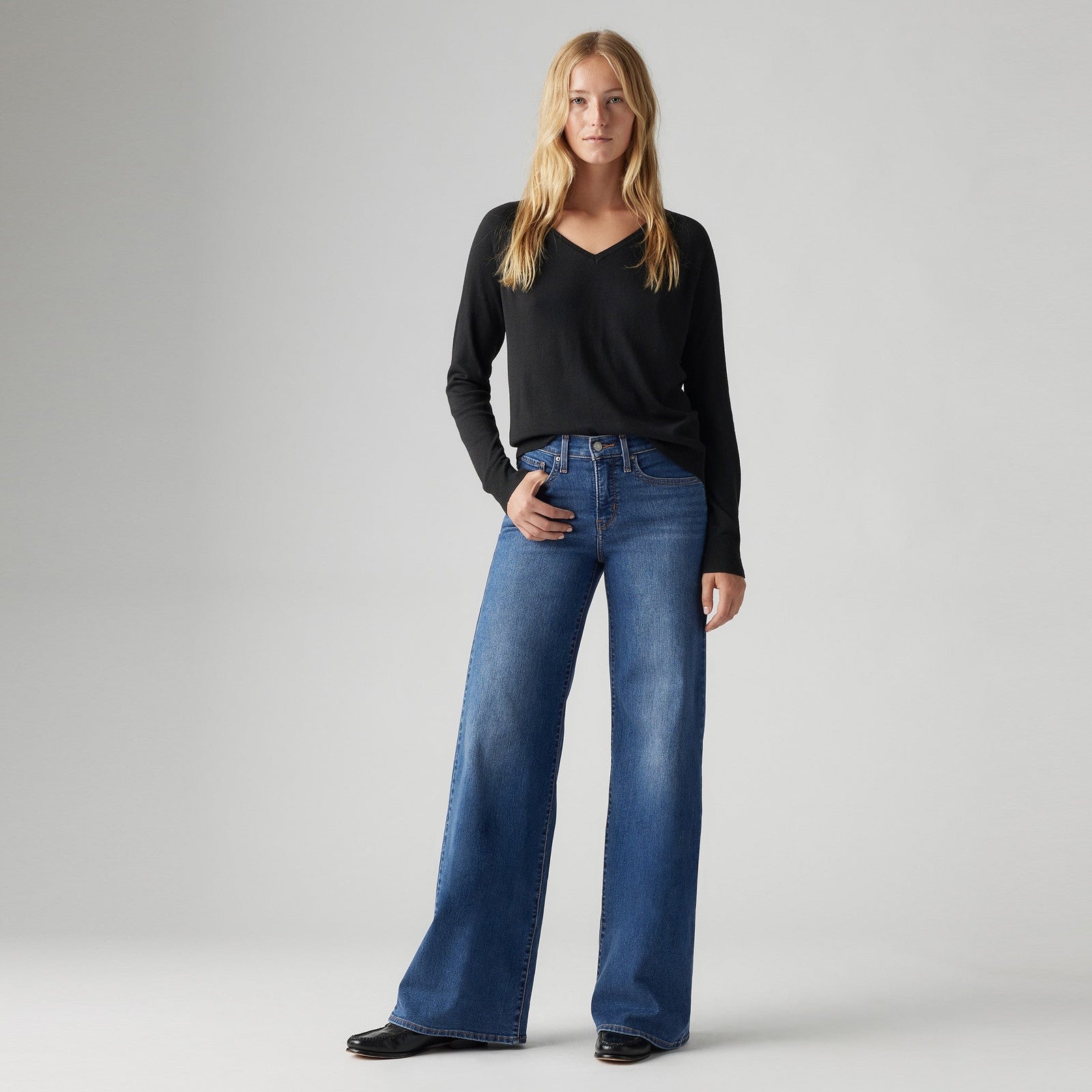 Main 4 - Levi's® Women's 318 Shaping Wide Leg Jeans - 001PZ0001