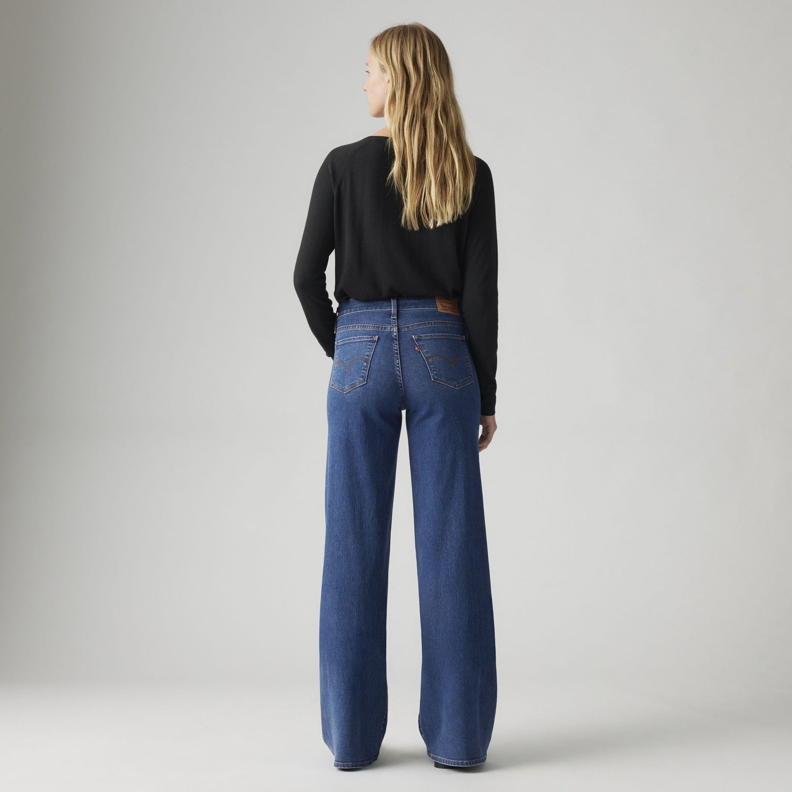 Main 2 - Levi's®  Women's 318 Shaping Wide-Leg Jeans - 001PZ0001