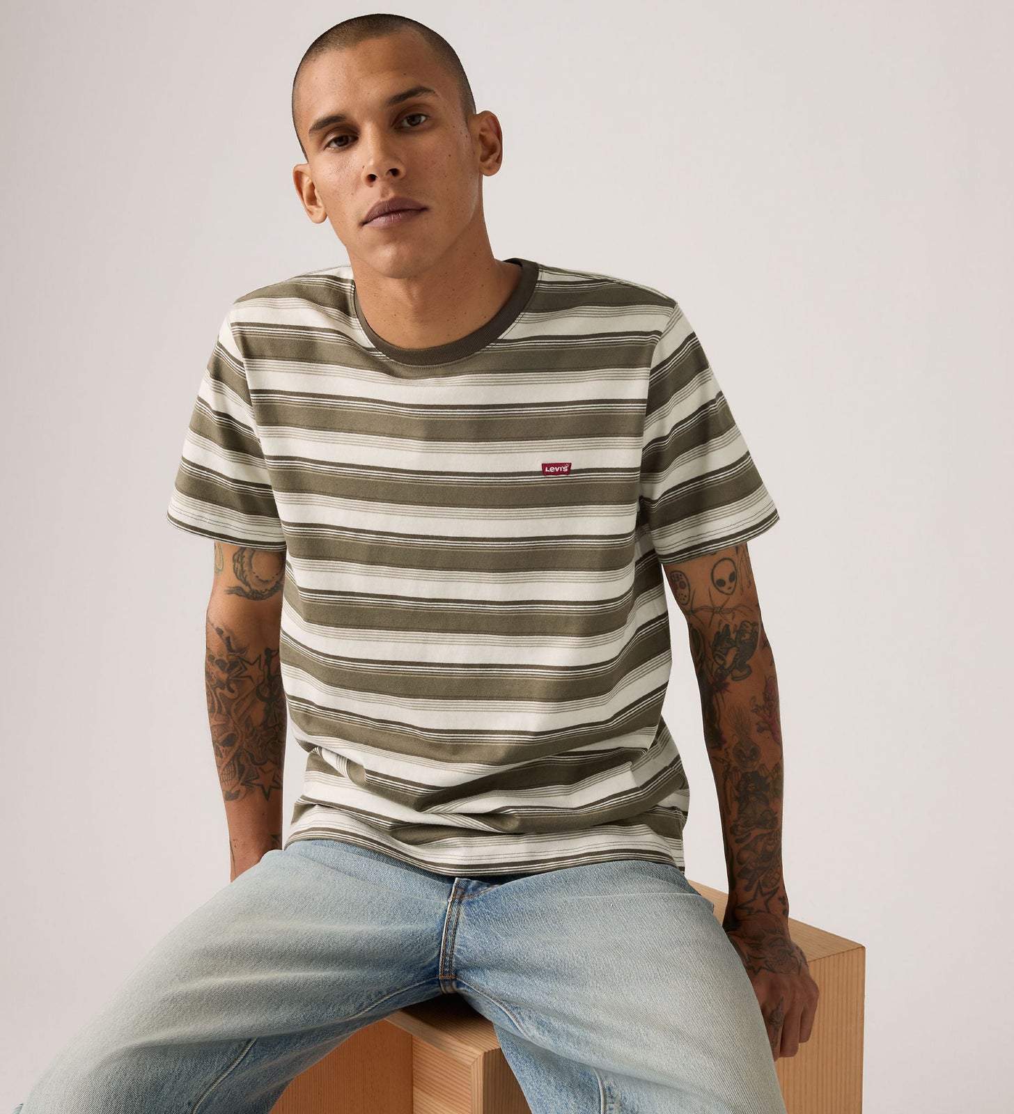 Main 3 - Levi's® Men's Original Housemark T-Shirt - 566050306