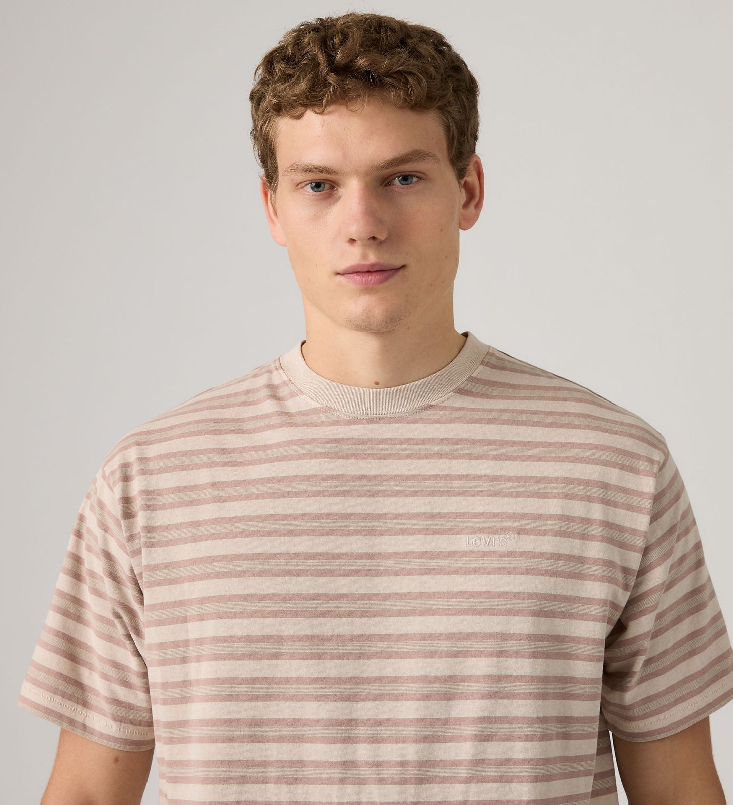 Main 4 - Levi's® Men's Red Tab Vintage T-Shirt - A06370190