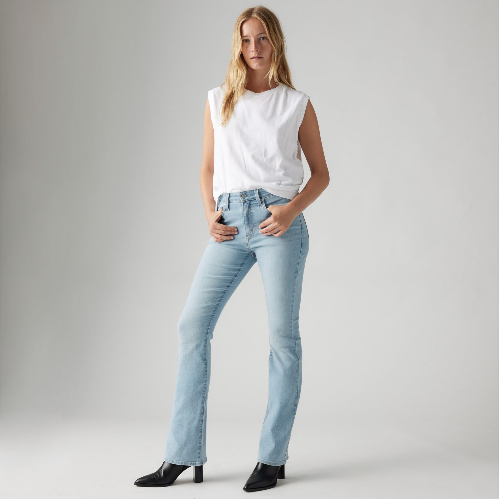 Main 4 - Levi's® Women's 725 High-Rise Bootcut Jeans SCL - 