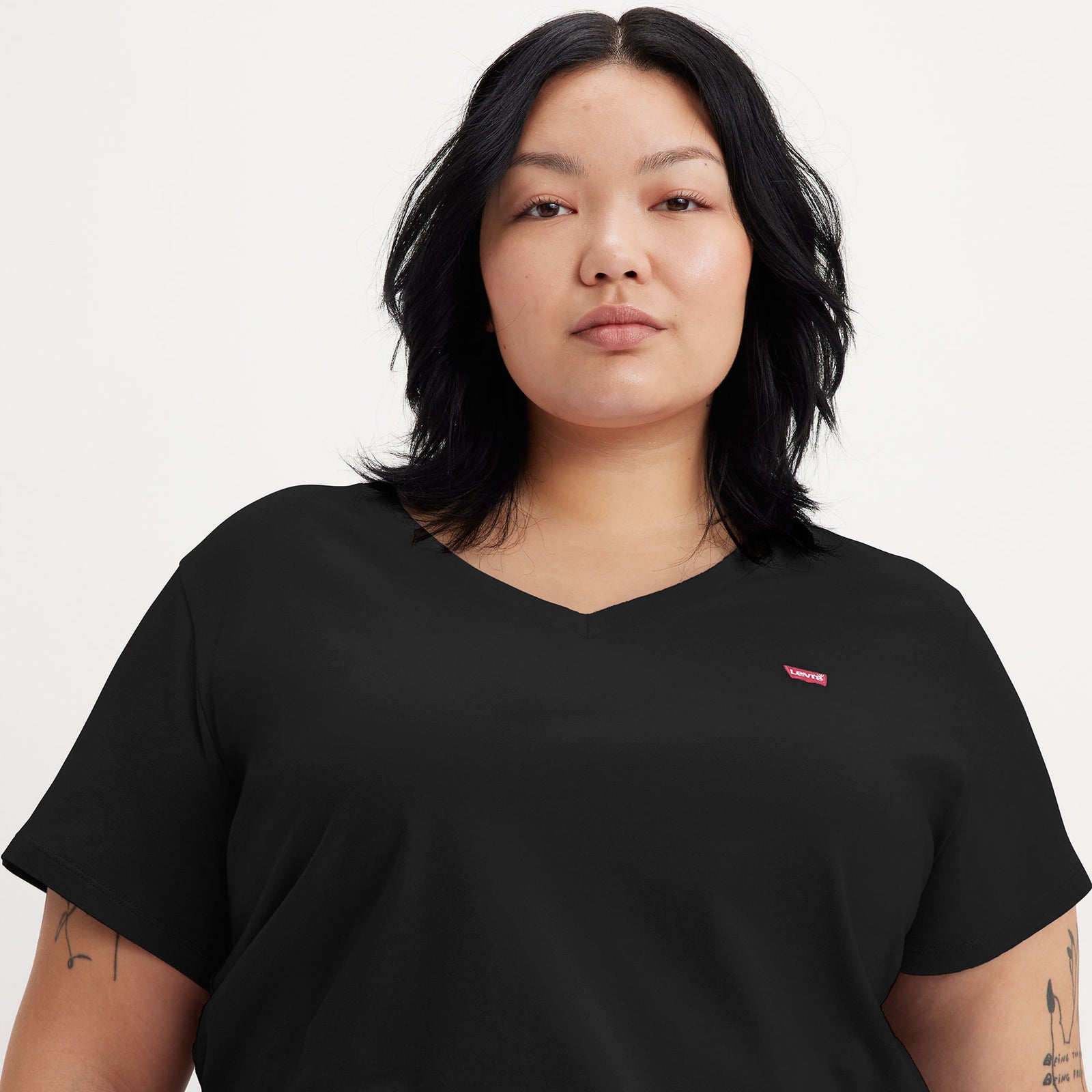 Main 4 - Levi's® Women's V-Neck T-Shirt (Plus Size) - A23230002