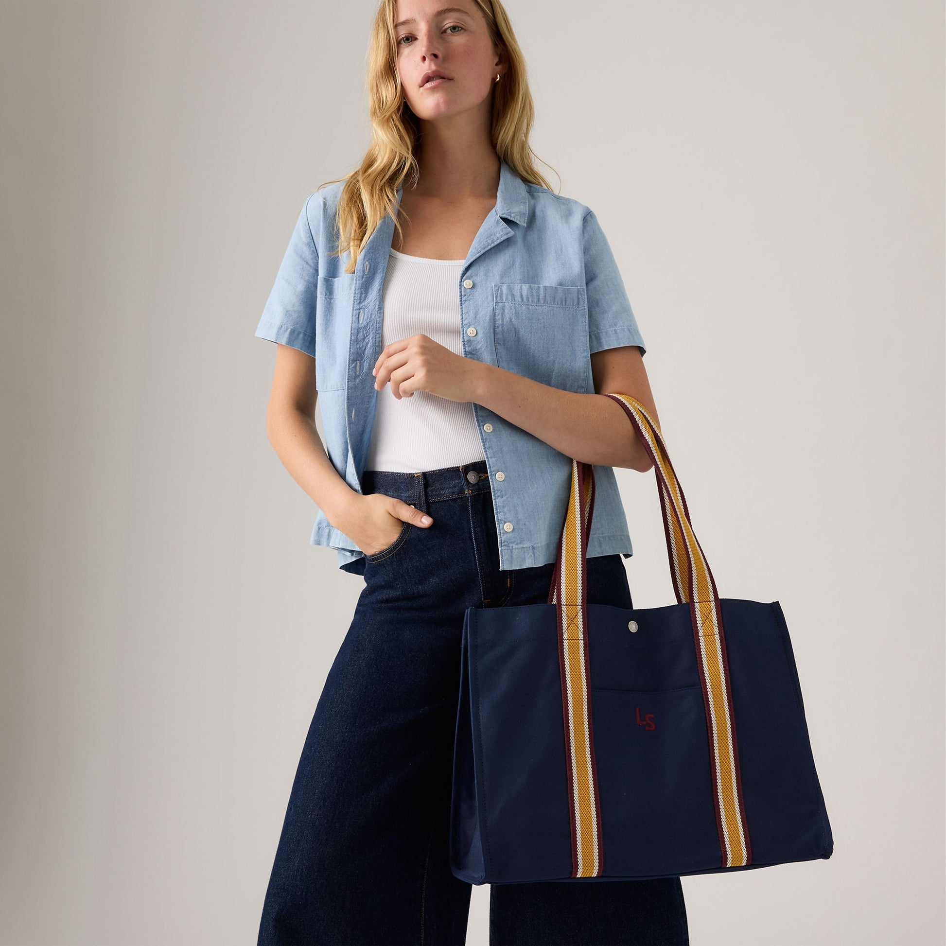 Levi's® Women's Hollis XL Tote-All