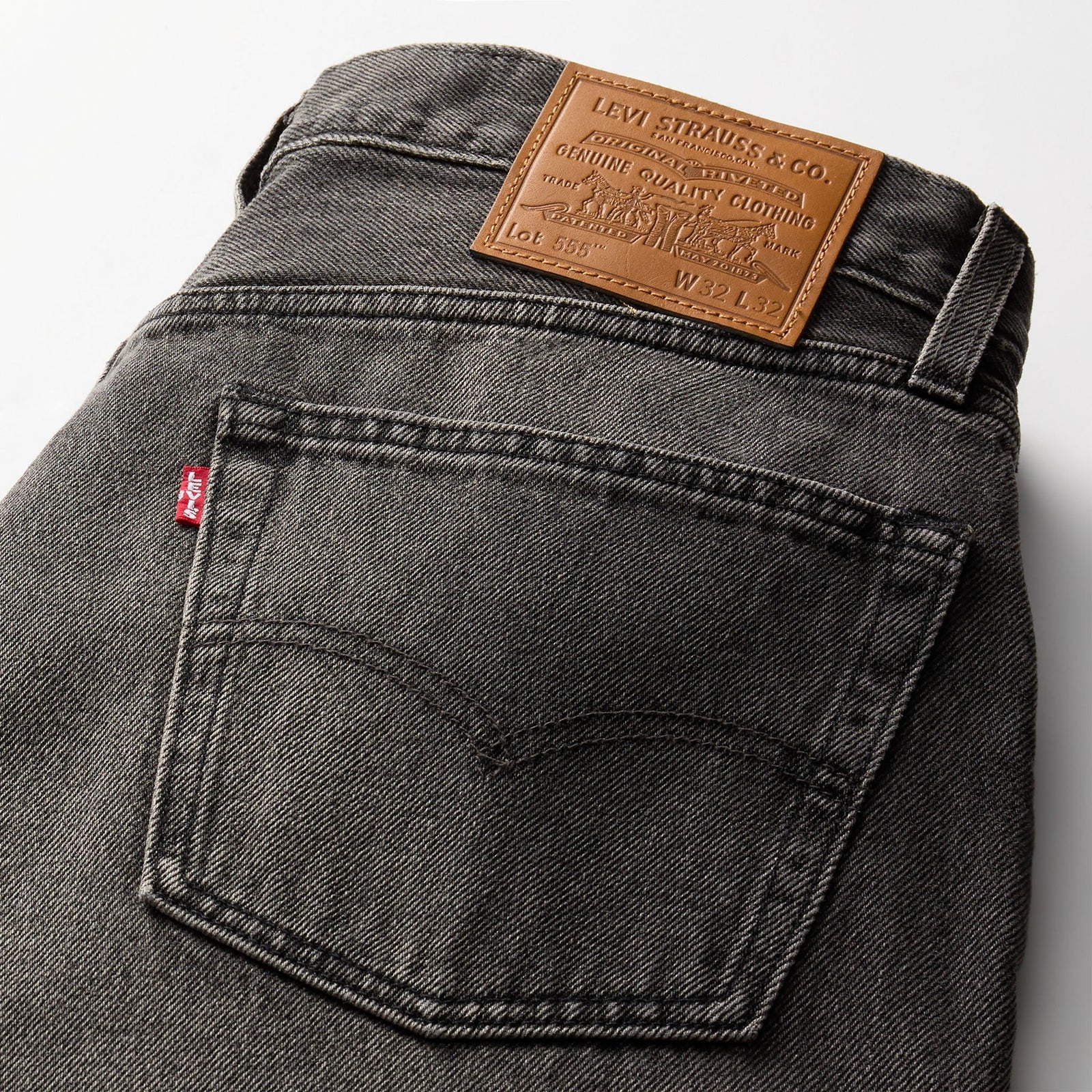 Main 7 - Levi's® Men's 555™ Relaxed Straight Jeans - 000LO0033