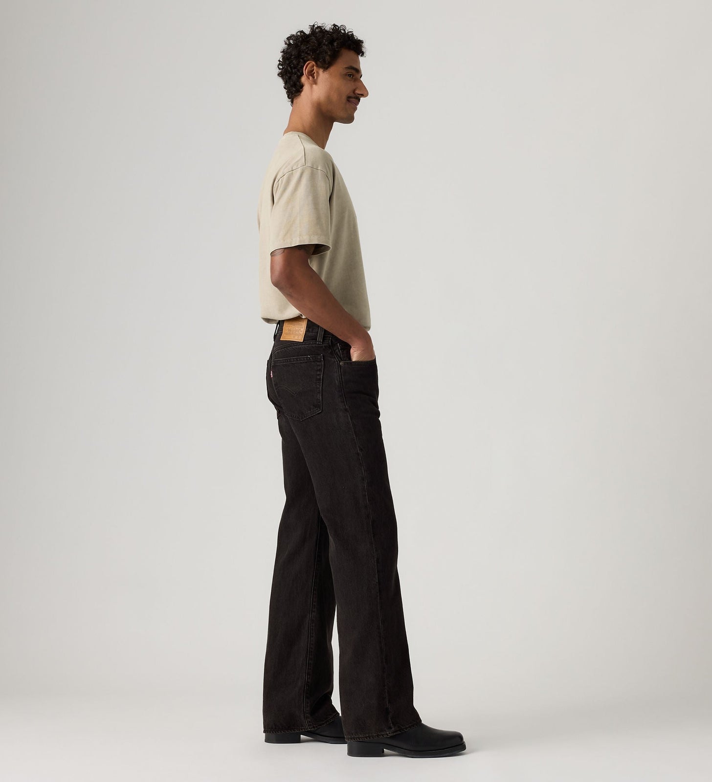 Main 4 - Levi's® Men's 567™ Relaxed Flare Jeans - A86300011