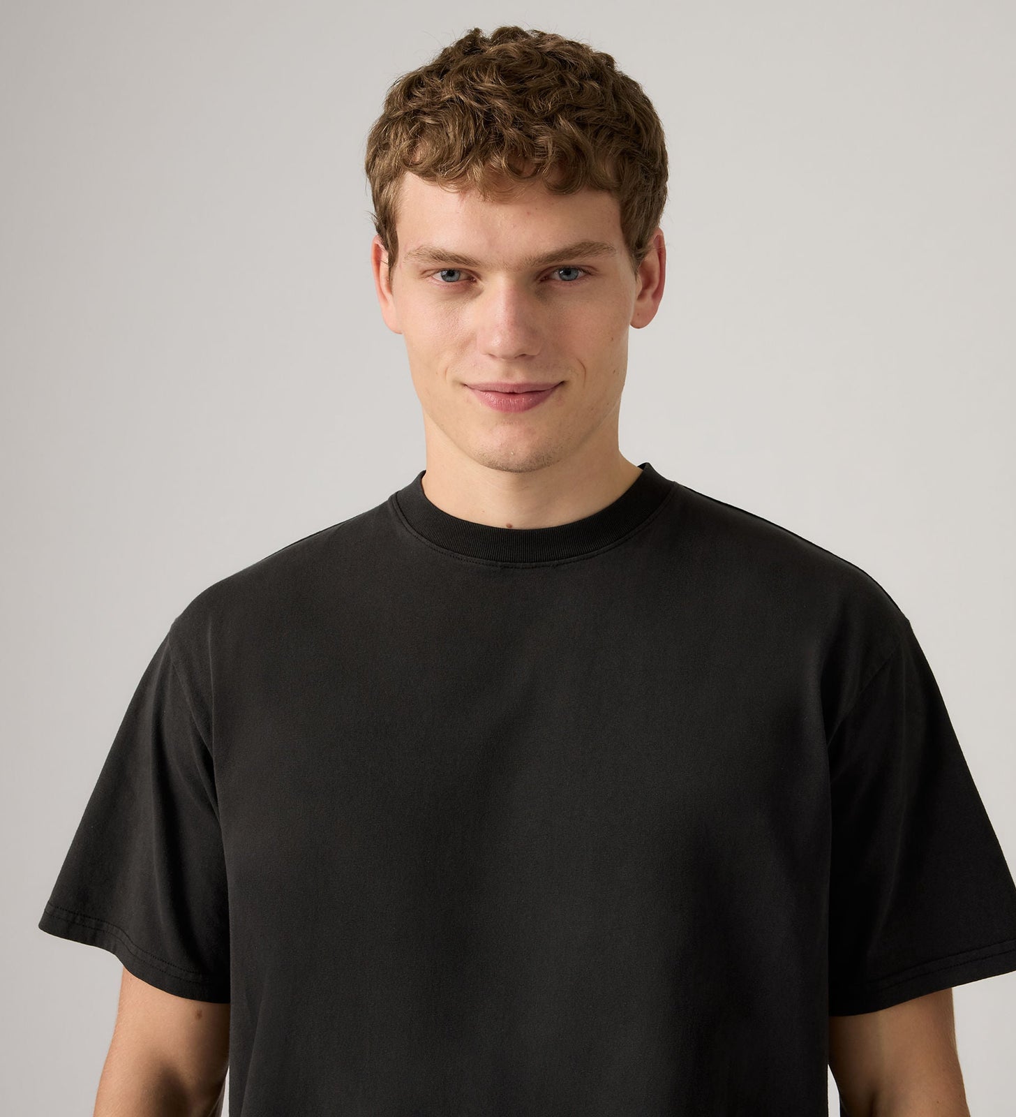 Main 4 - Levi's® Men's Boxy Short-Sleeve Tee - 0049F0025