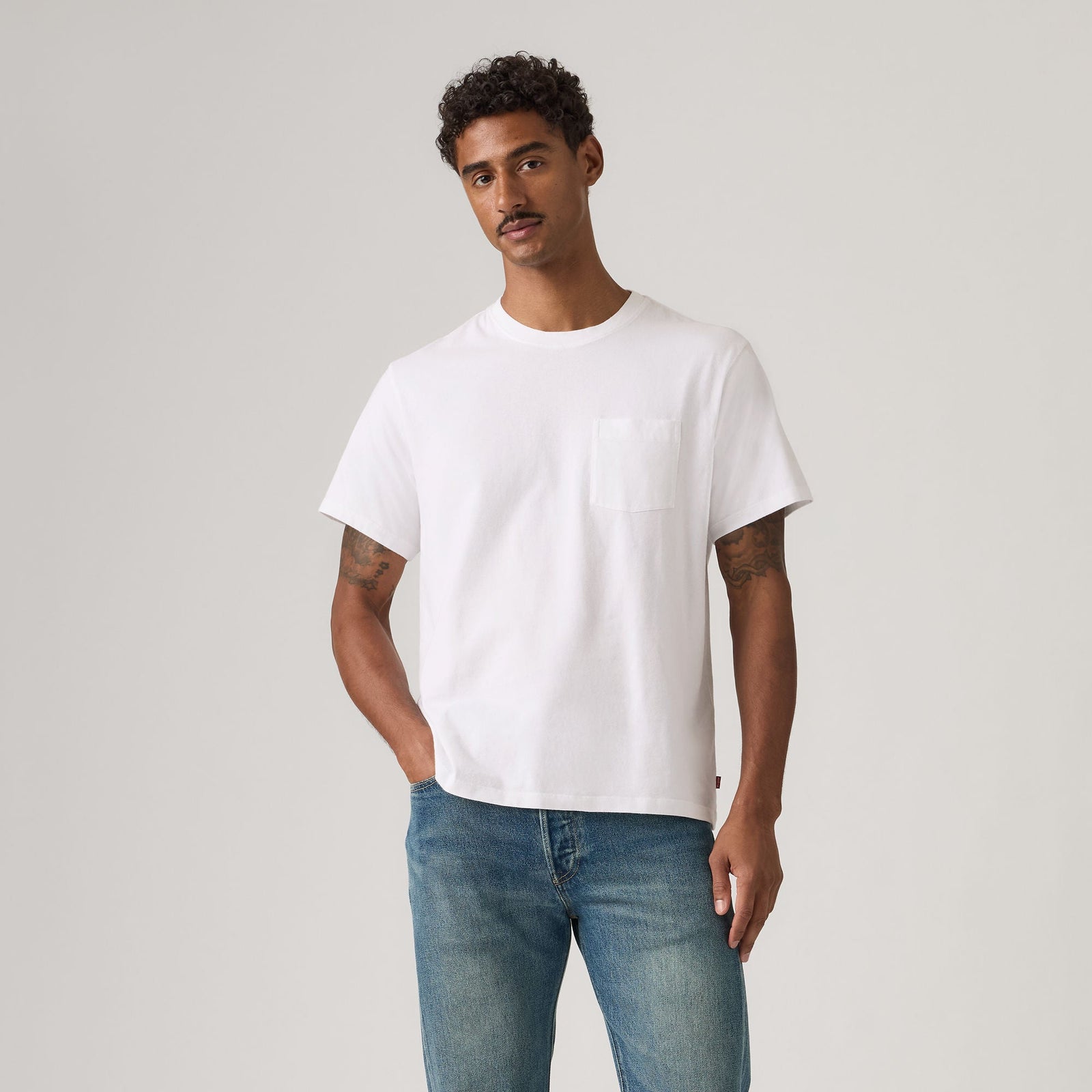 Main 1 - Levi's® Men's Essential Pocket Tee SCL - 