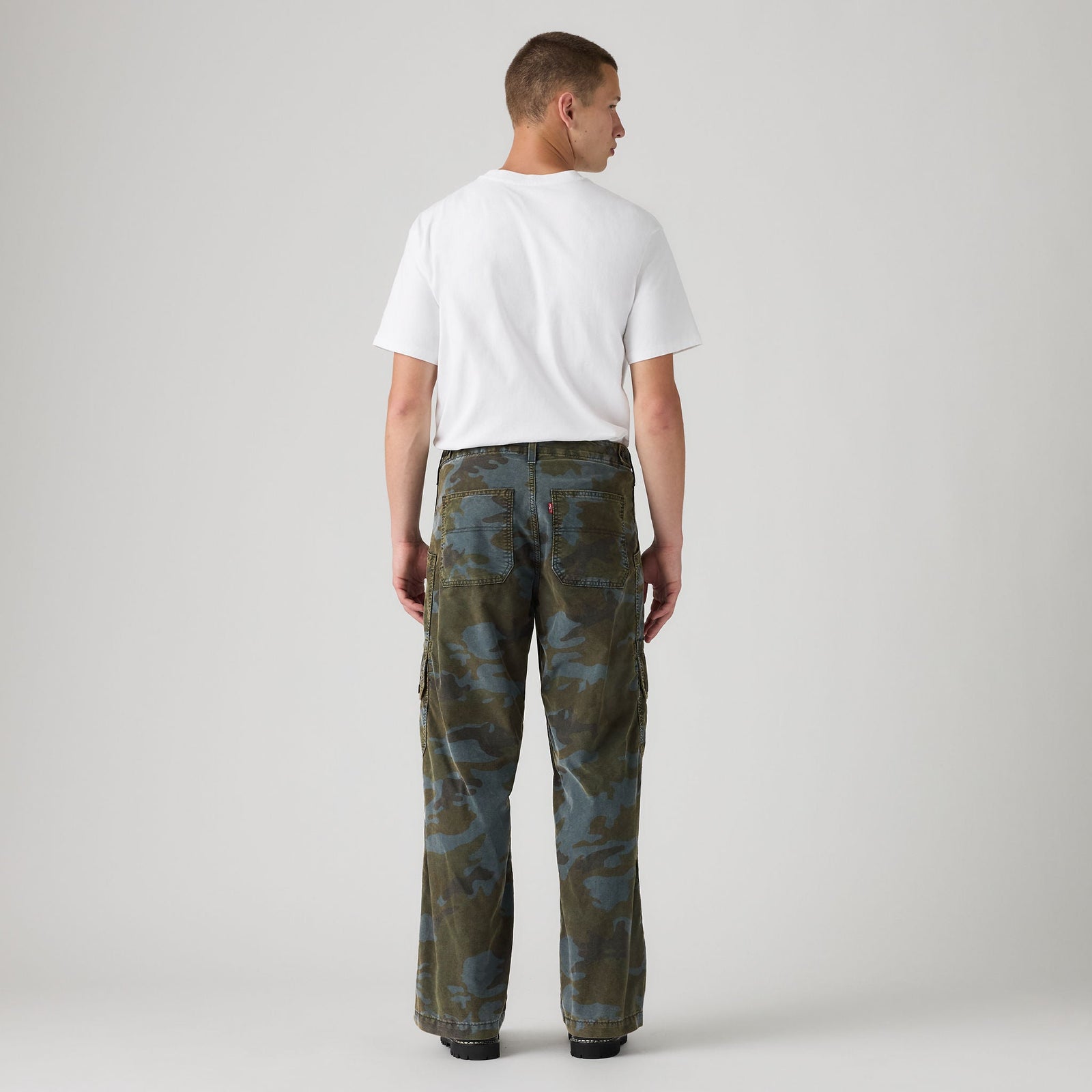 Main 2 - Levi's® Men's Extra Baggy Cargos - 007W60003