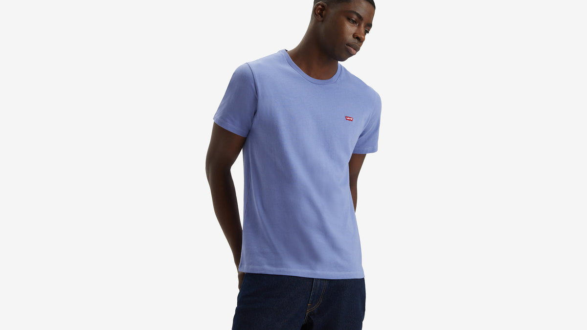 Man wearing light purple Levi’s tee with logo patch