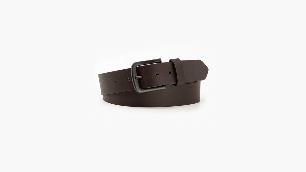 Product shot of Levi's Men's Seine Belt with a polished black buckle
