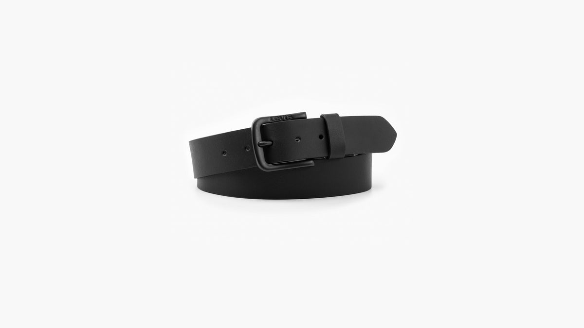 Detailed shot of Levi's Men's Seine Belt featuring a sleek, matte buckle