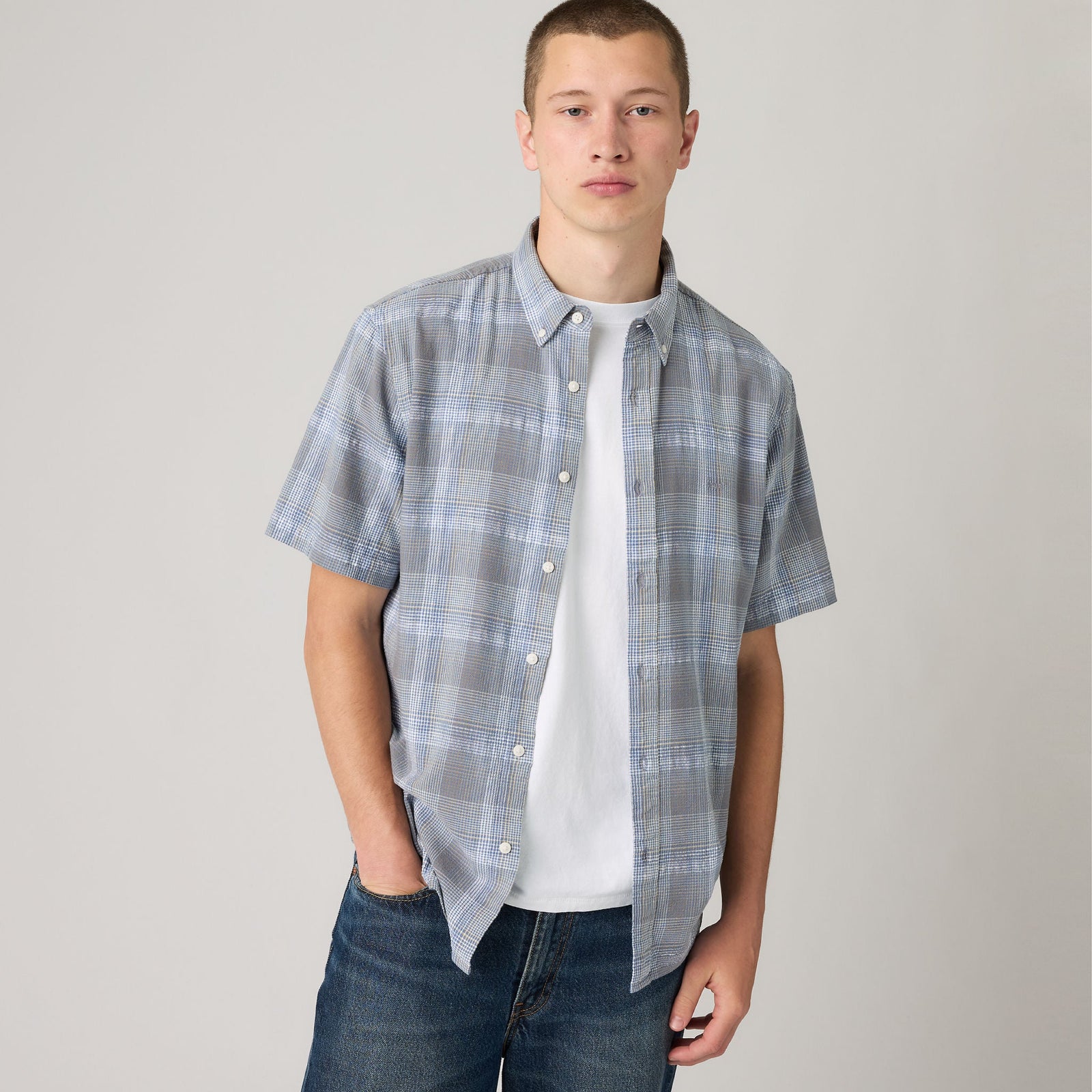 Main 1 - Levi's® Men's Short-Sleeve Authentic Button-Down Shirt - A91610037