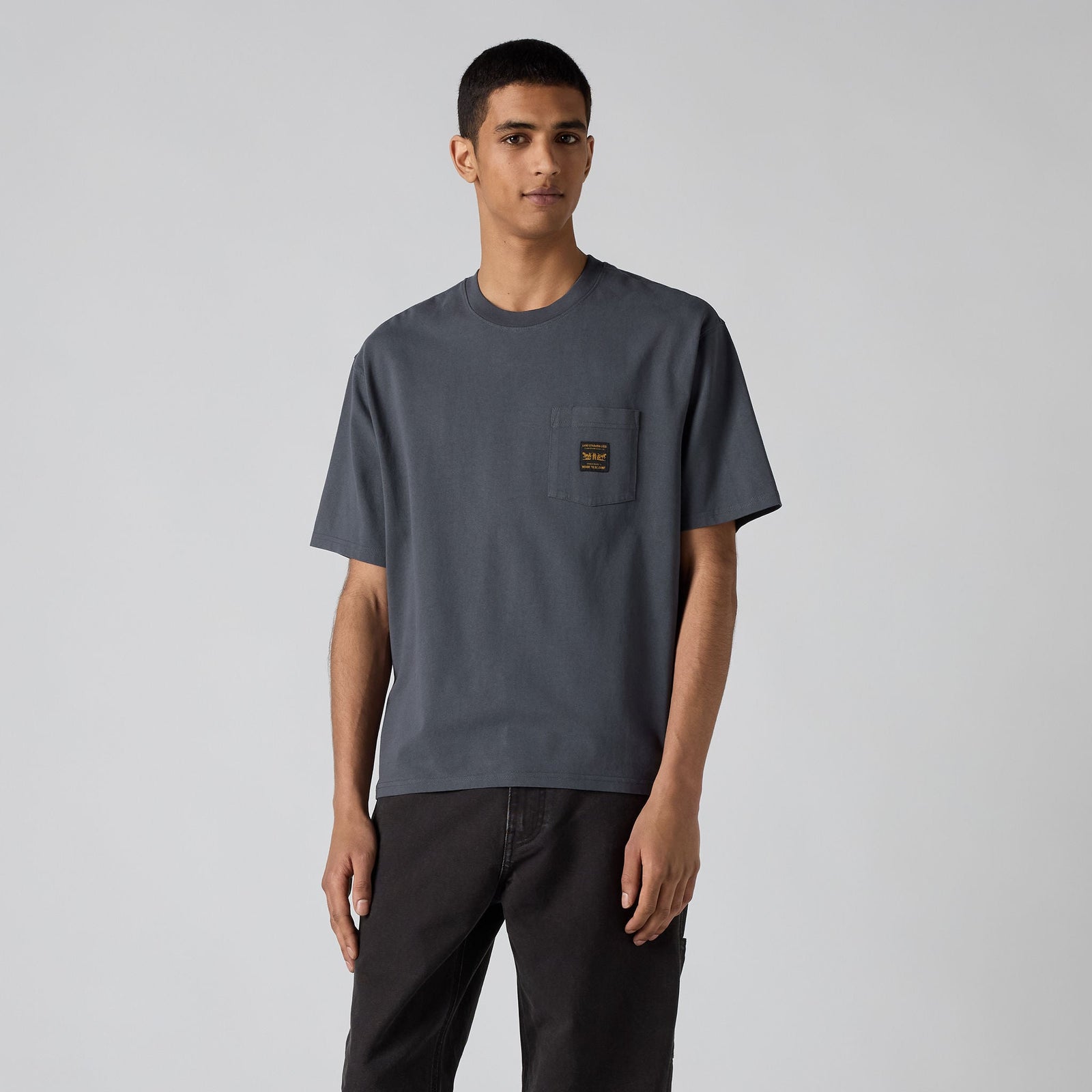 Main 3 - Levi's® Men's Short-Sleeve Workwear Pocket T-Shirt - 008AB0002