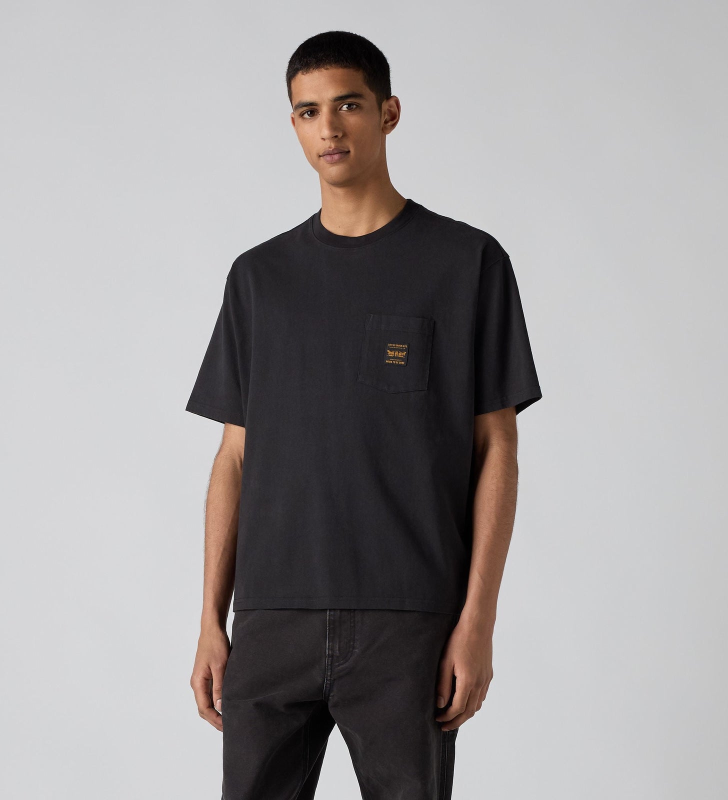Main 3 - Levi's® Men's Short-Sleeve Workwear Pocket T-Shirt - 008AB0009