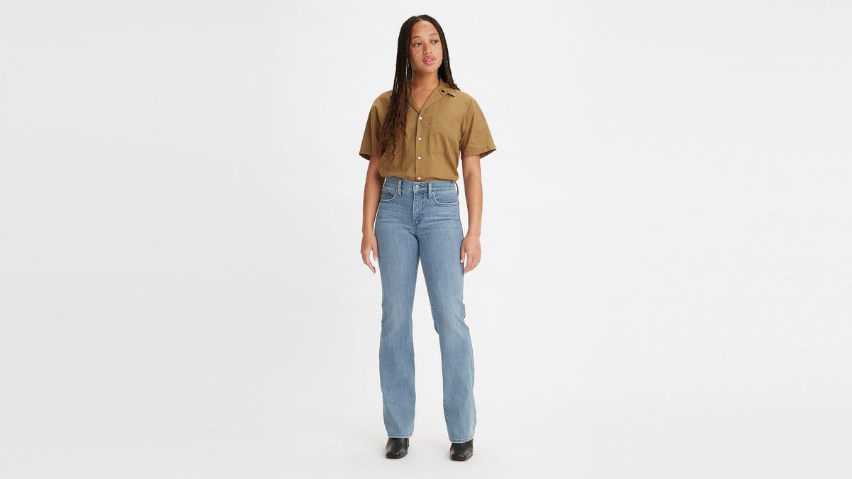 Model in Levi’s Women’s 315 Shaping Bootcut Jeans, Front View