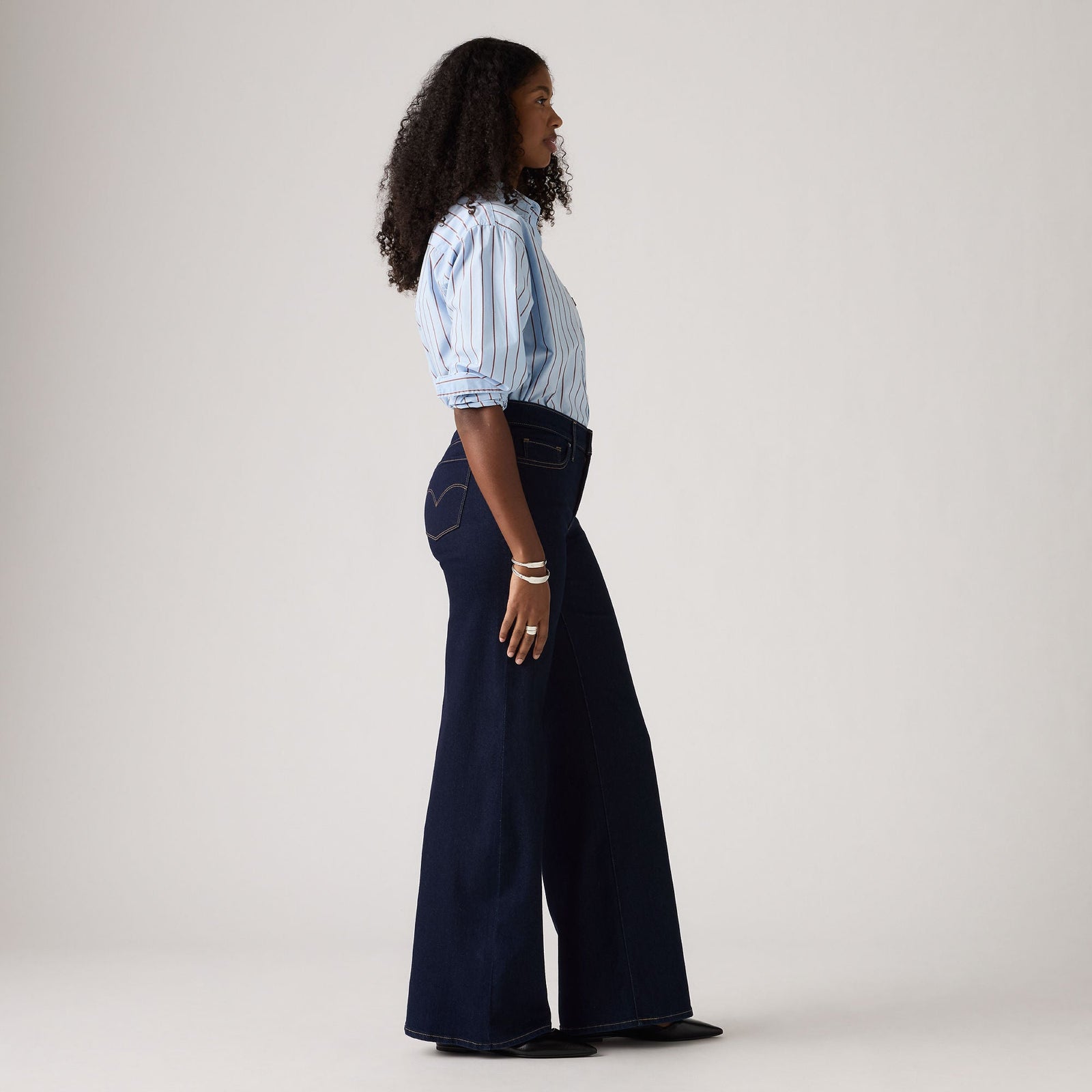 Main 4 - Levi's® Women's 318 Shaping Wide-Leg Jeans - 001PZ0009