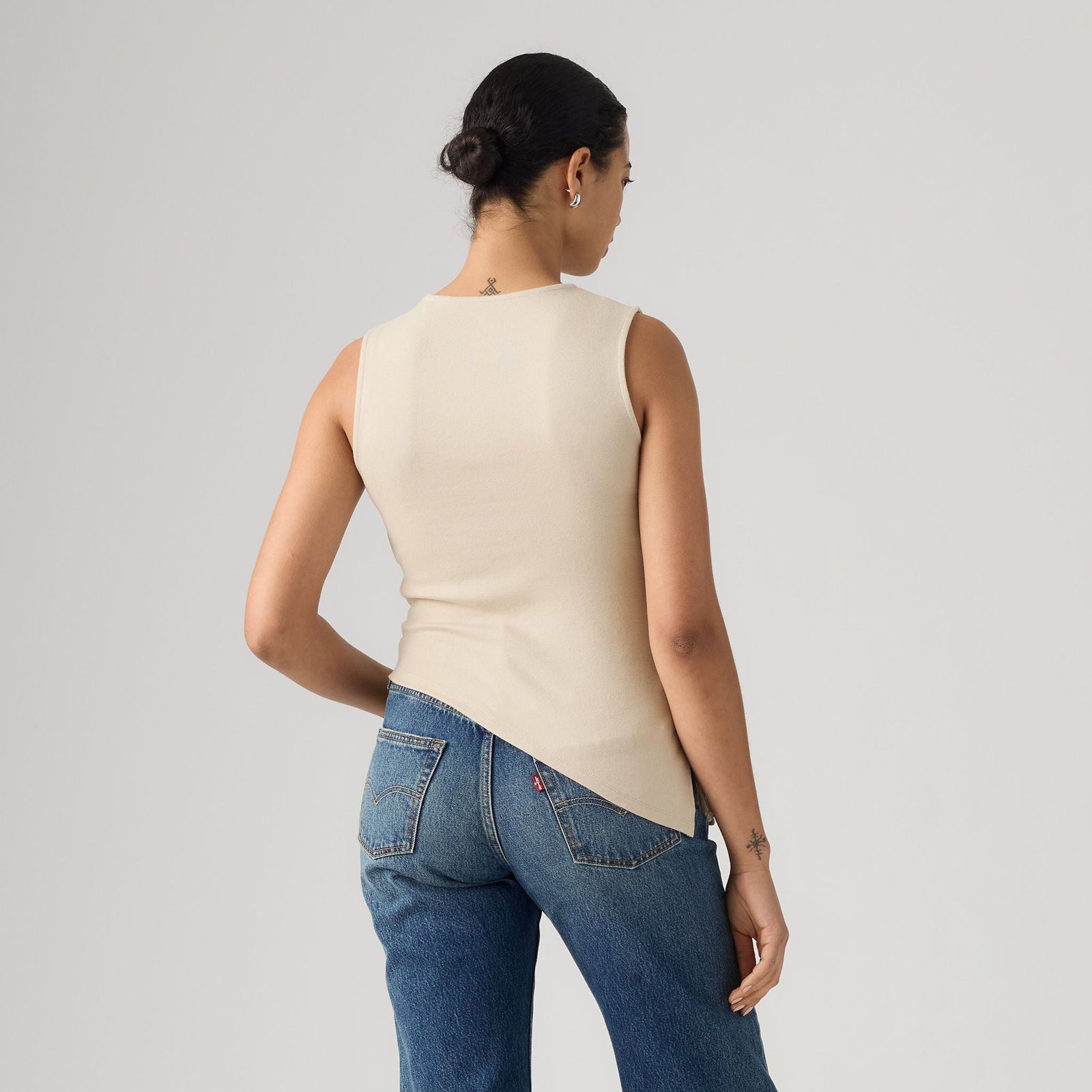 Main 2 - Levi's® Women's Alila Asymmetrical Sleeveless Top - 0086N0004