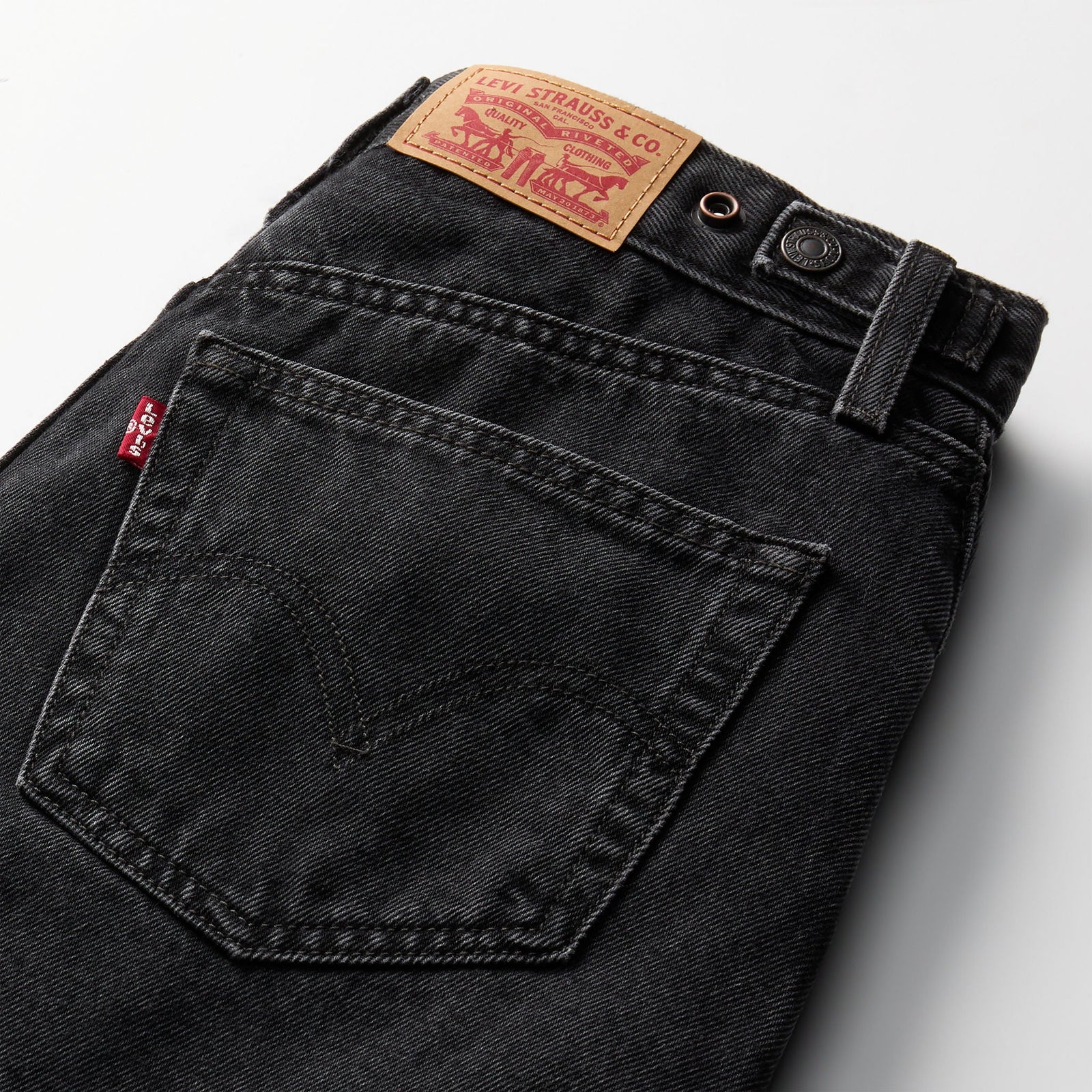 Main 18 - Levi's® Women's Cinch Mid-Thigh Shorts - 003KI0006