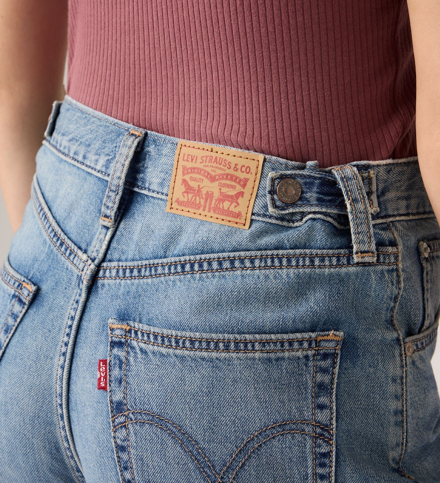 Main 7 - Levi's® Women's Cinch Mid-Thigh Shorts - 003KI0020