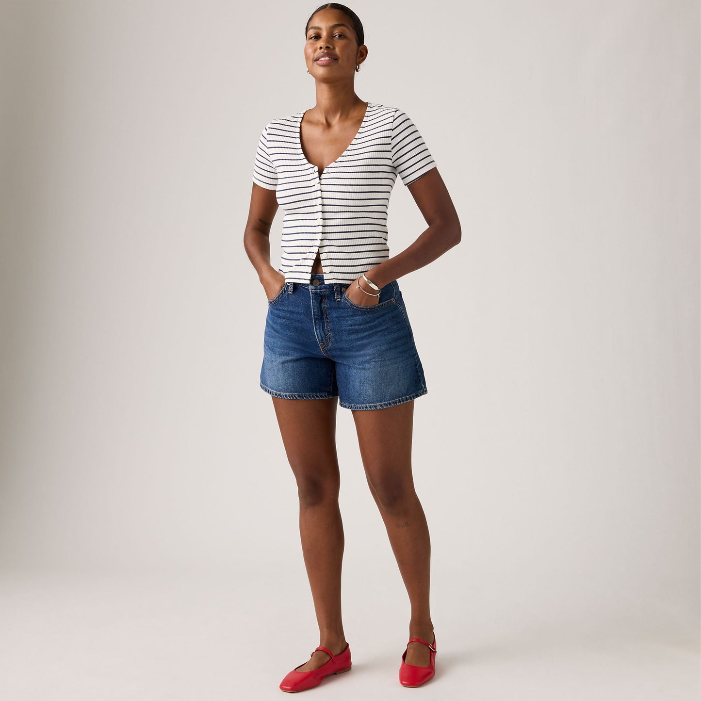 Levi's® Women's Cinch Mid-Thigh Shorts