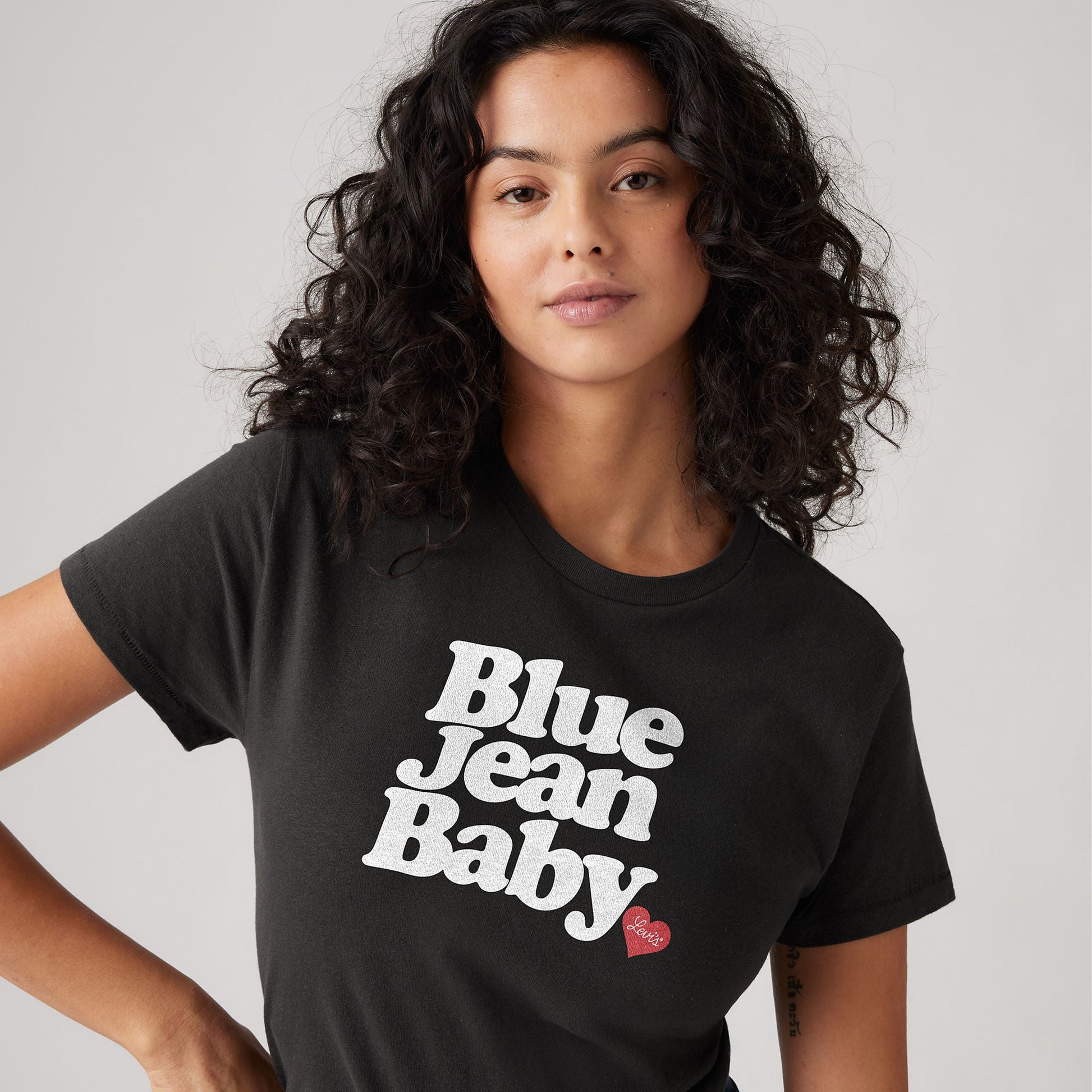 Levi's® Women's Graphic Classic Tee
