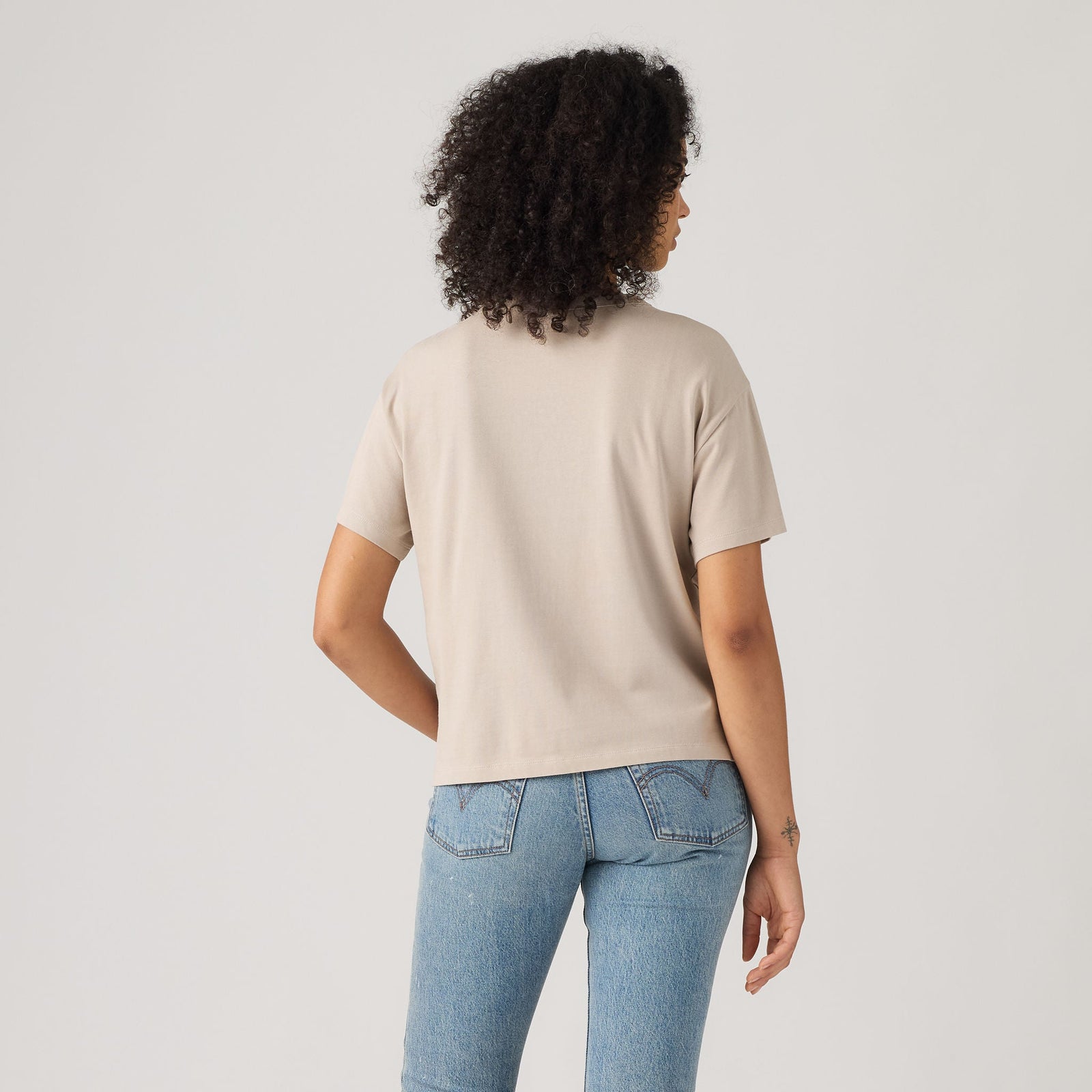 Main 2 - Levi's® Women's Graphic Vintage Short-Sleeve Tee - 005OY0045