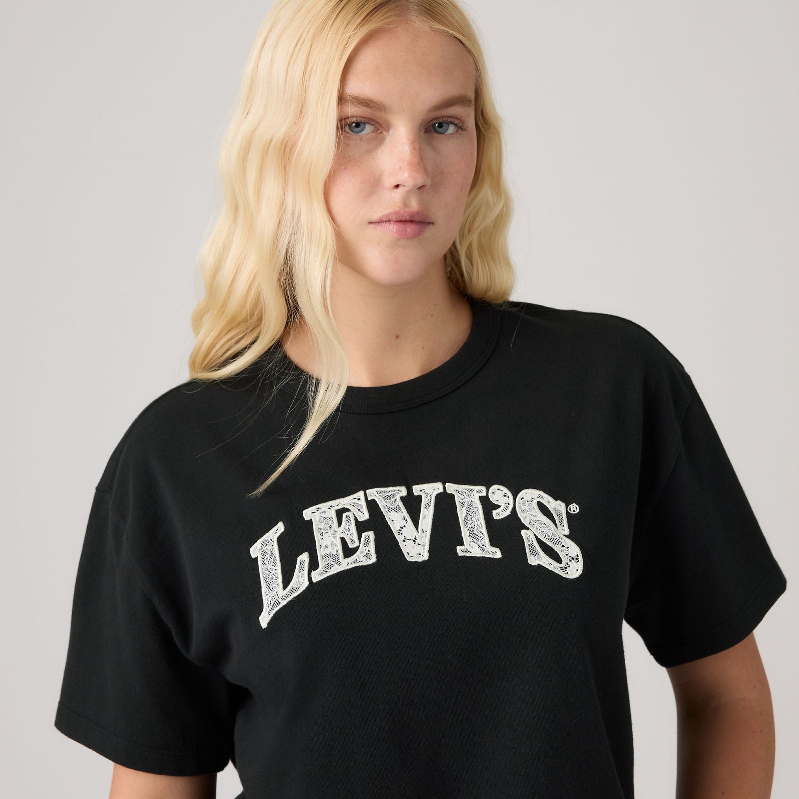 Main 4 - Levi's® Women's Graphic Vintage Short-Sleeve Tee - 005OY0051