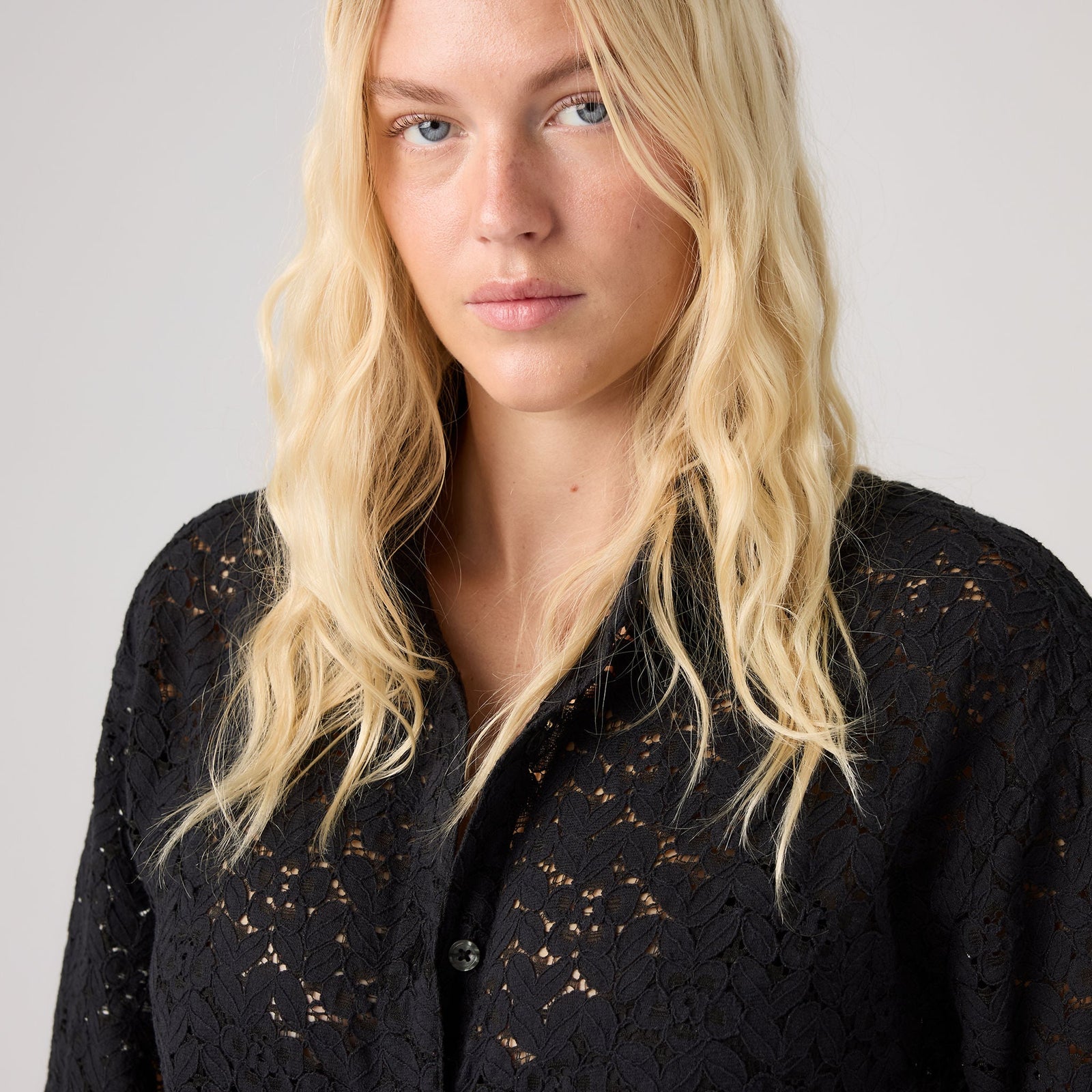 Main 4 - Levi's® Women's Harlie Short-Sleeve Lace Shirt - 007XJ0005