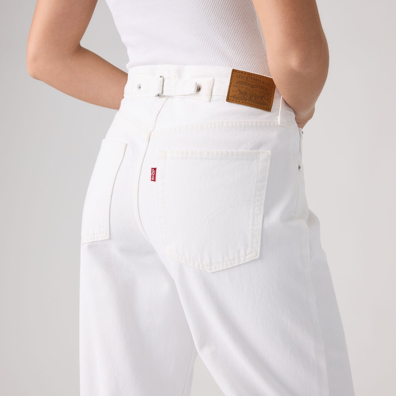 Main 6 - Levi's® Women's Loose Taper Jeans - 0083N0003