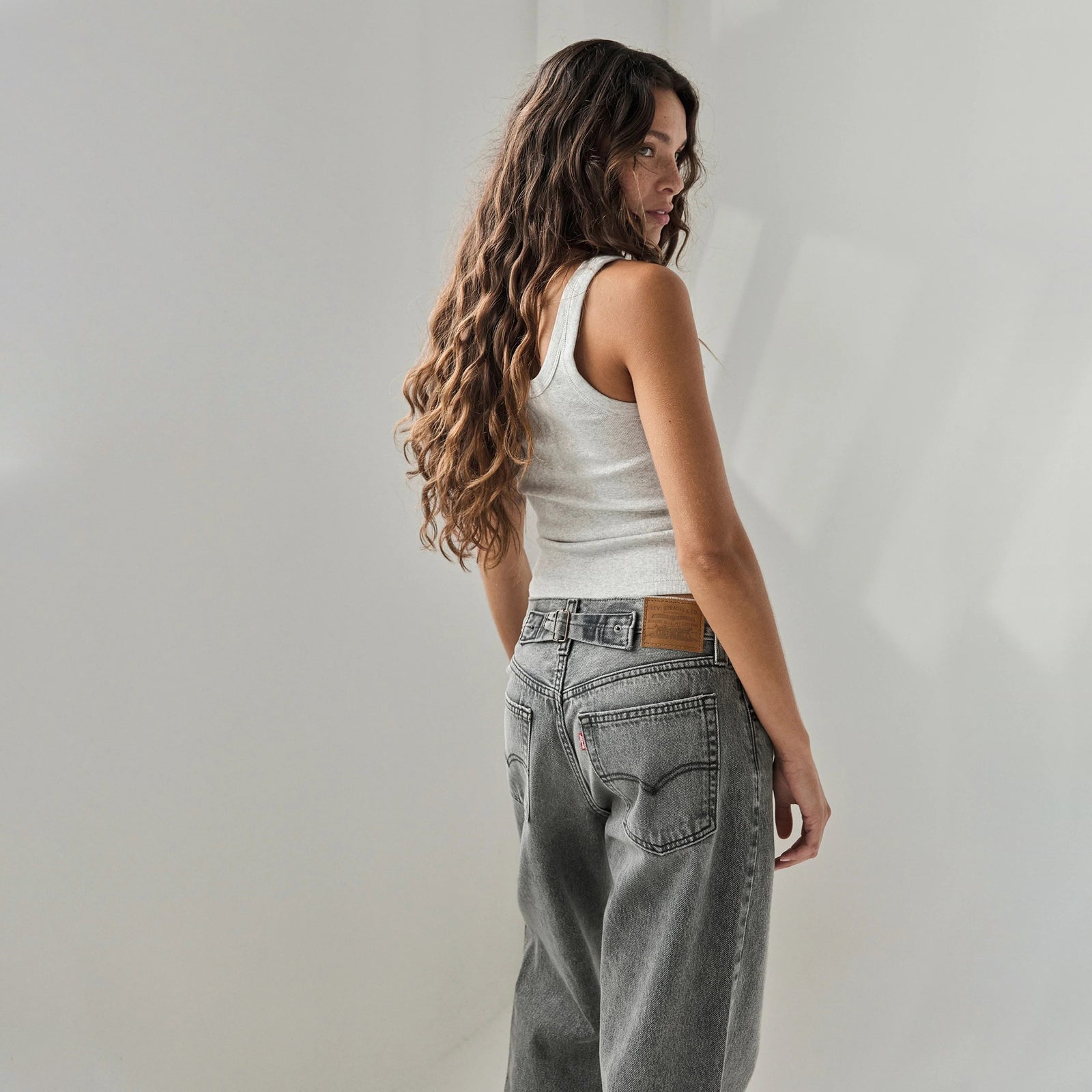 Main 2 - Levi's® Women's Loose Taper Jeans - 0083N0006
