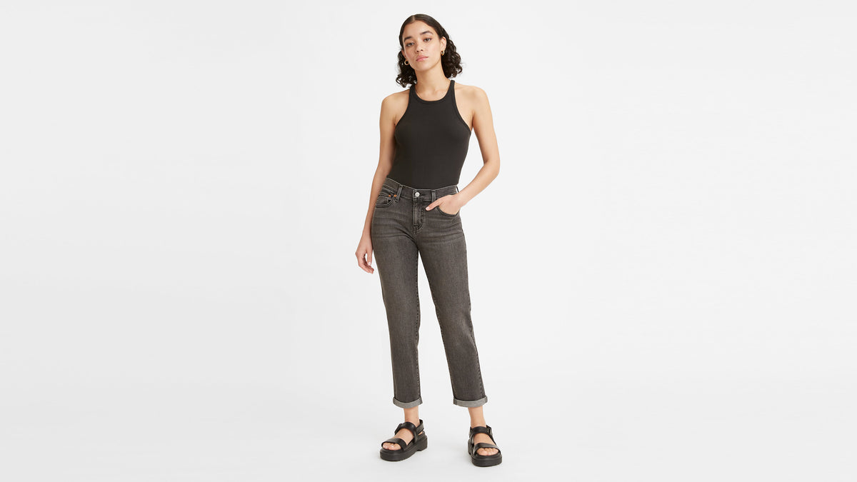 Front view of a woman in grey Levi's boyfriend jeans with black tank top