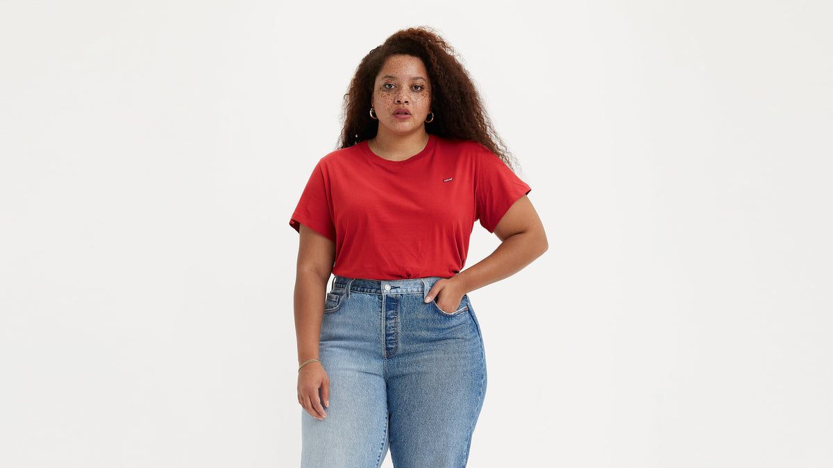 Model in red Levi’s t-shirt and two-tone denim