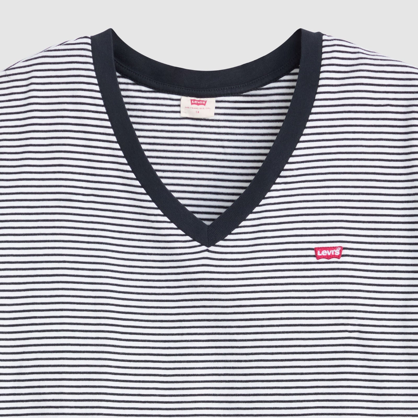 Main 7 - Levi's® Women's V-Neck T-Shirt (Plus Size) - A23230000