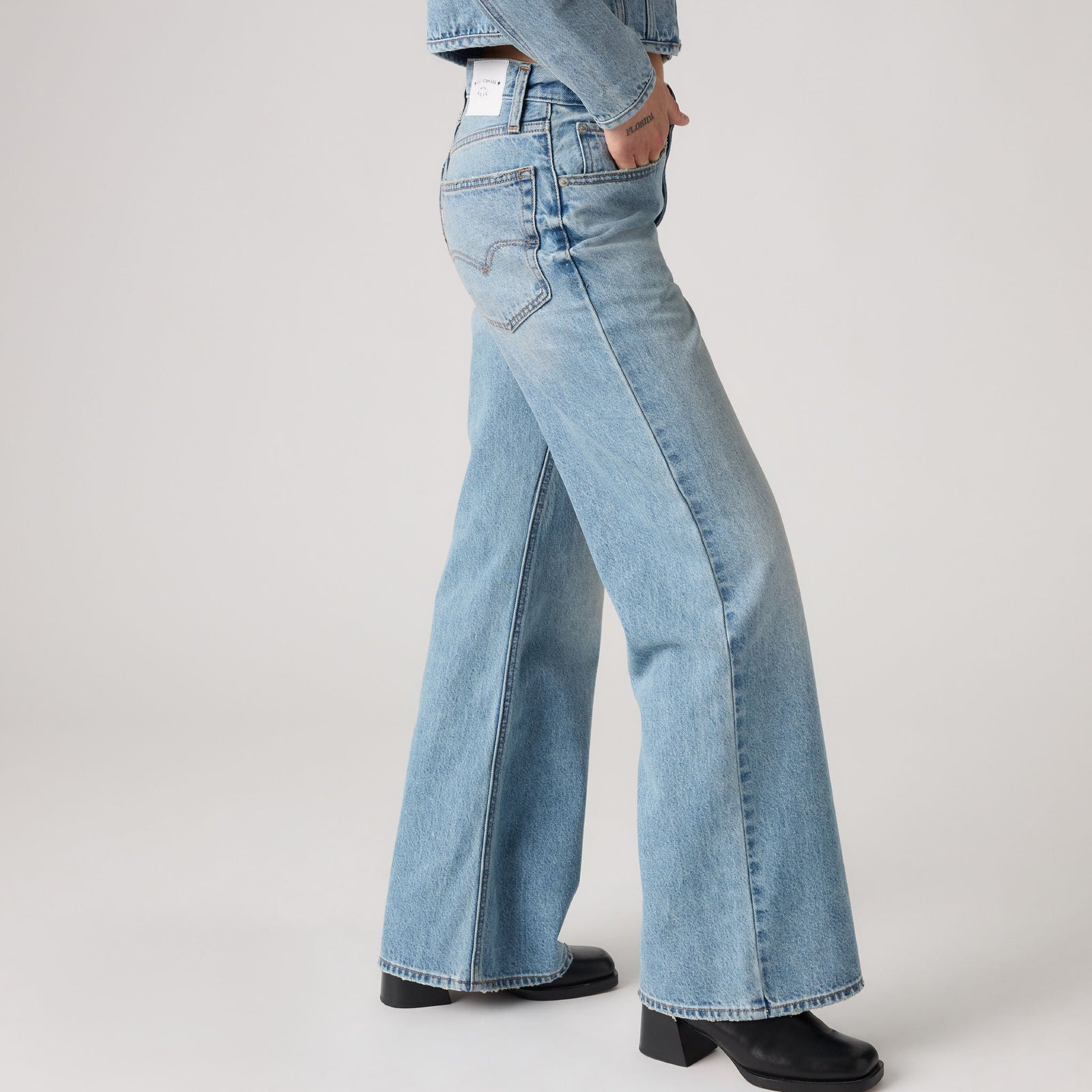 Main 7 - Levi's® x Rosé Women's Loose Boot Jeans - 00C0D0001